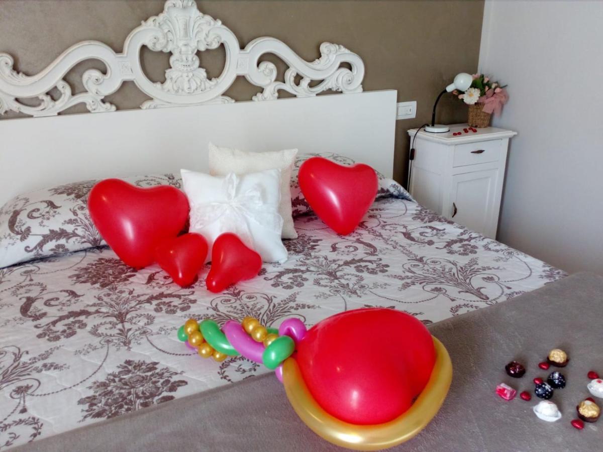 B&B Rosalu - Adults Only Сирмионе Экстерьер фото