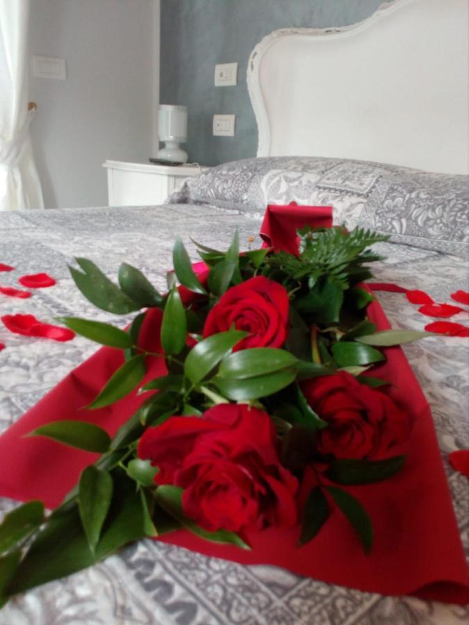 B&B Rosalu - Adults Only Сирмионе Экстерьер фото