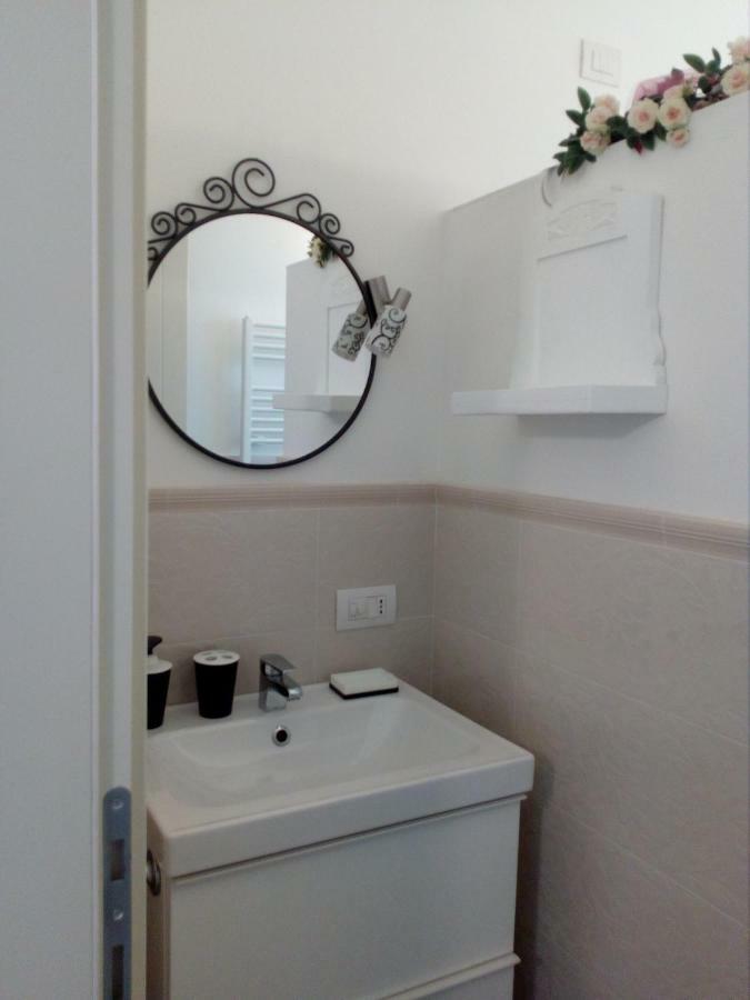 B&B Rosalu - Adults Only Сирмионе Экстерьер фото
